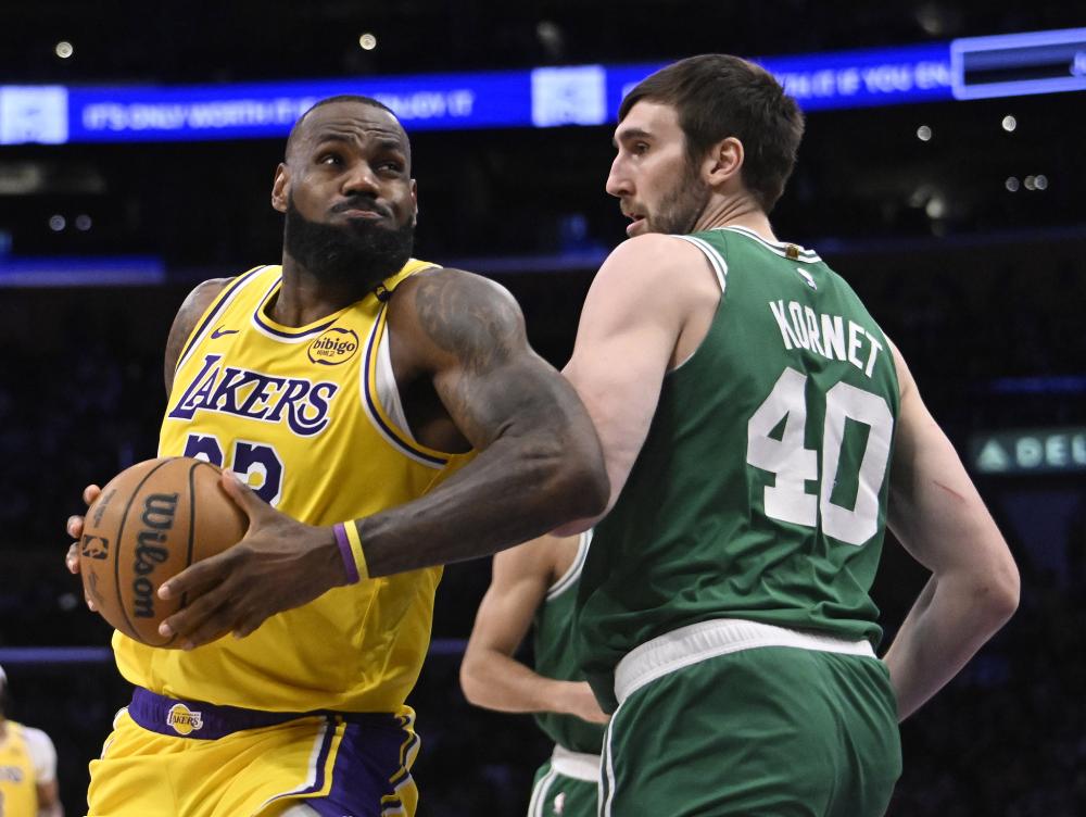 赛场上屡创 赛场上屡创